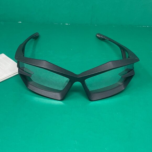 Givenchy | Giv Cut Sunglasses - Picture 2 of 5